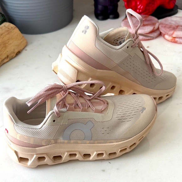 On Running Cloudmonster Shoes - Picture 4 of 8